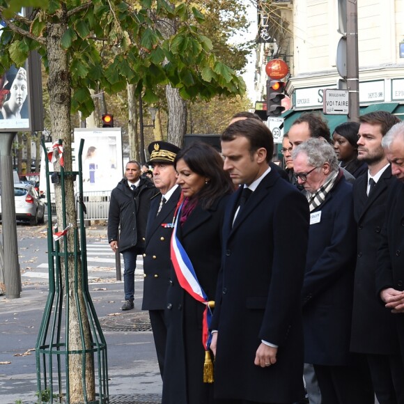 Anne Hidalgo, maire de Paris, le président Emmanuel Macron, Philippe Duperron, président de l'association 13onze15, Bruno Julliard, premier adjoint à la mairie de Paris, Gérard Larcher, président du Sénat, François de Rugy, président de l'Assemblée Nationale, François Hollande, Brigitte Macron, Gérard Collomb, ministre de l'intérieur - Plaque au bar "Le Carillon et au restaurant "Le petit Cambodge" - Commémoration du second anniversaire des attentats du 13 novembre 2015 à Paris le 13 novembre 2017. © Eliot Blondet / Pool / Bestimage