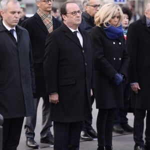 François de Rugy, président de l'Assemblée Nationale, François Hollande, Brigitte Macron - Plaque au bar "Le Carillon et au restaurant "Le petit Cambodge" - Commémoration du second anniversaire des attentats du 13 novembre 2015 à Paris le 13 novembre 2017. © Eliot Blondet / Pool / Bestimage