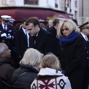 Le président Emmanuel Macron et Brigitte Macron - Plaque au bar "Le Carillon et au restaurant "Le petit Cambodge" - Commémoration du second anniversaire des attentats du 13 novembre 2015 à Paris le 13 novembre 2017. © Eliot Blondet / Pool / Bestimage