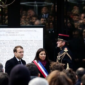 Le Président de la République, Emmanuel Macron et Anne Hidalgo, maire de Paris lors de la commémoration du second anniversaire des attentats du 13 novembre 2015 au Bataclan à Paris le 13 novembre 2017. © Stéphane Lemouton / Bestimage