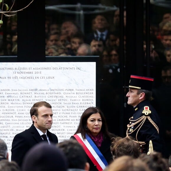 Le Président de la République, Emmanuel Macron et Anne Hidalgo, maire de Paris lors de la commémoration du second anniversaire des attentats du 13 novembre 2015 au Bataclan à Paris le 13 novembre 2017. © Stéphane Lemouton / Bestimage