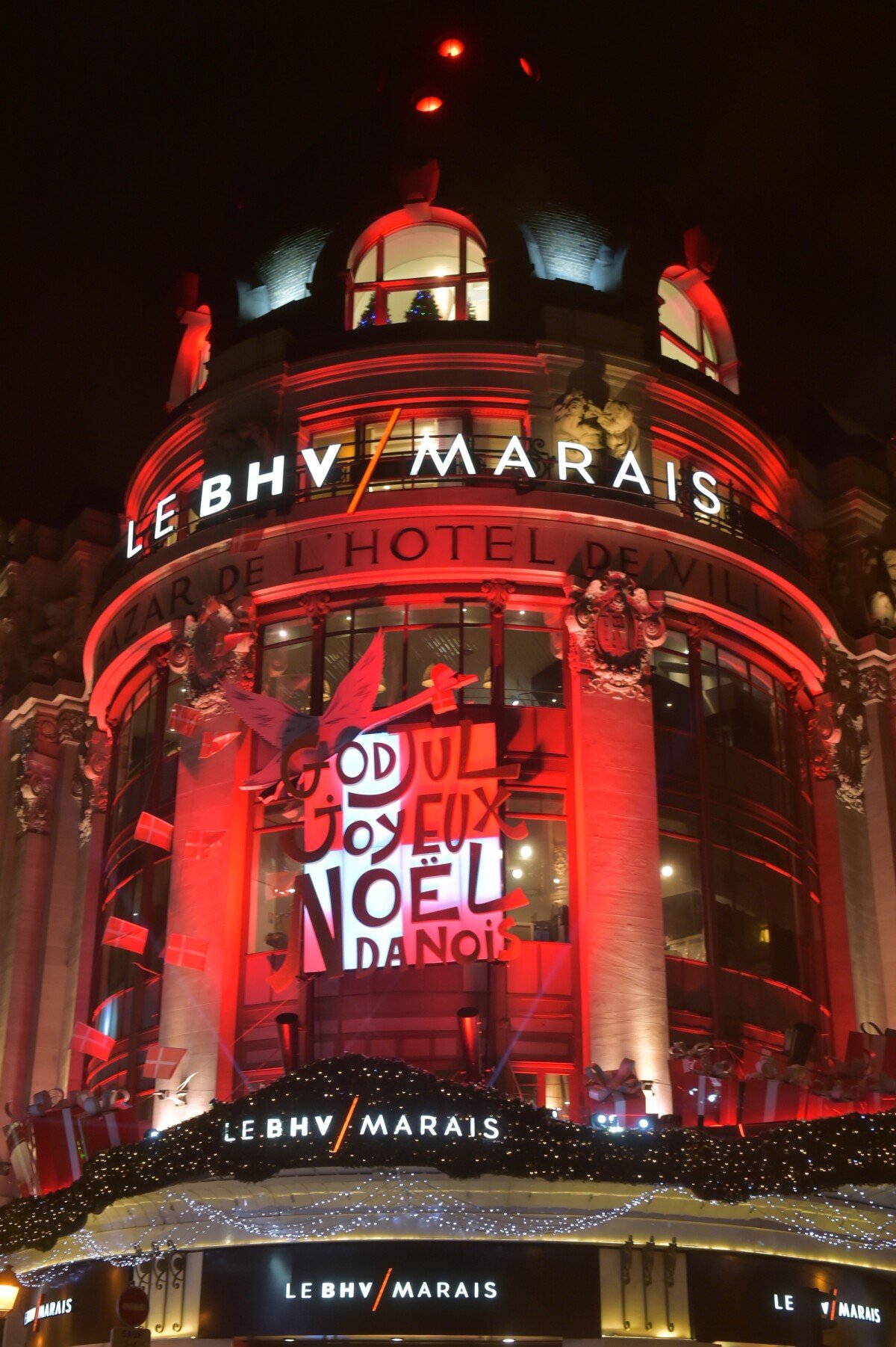 Photo : Façade du BHV Marais lors de l'inauguration de "God Jul ! Joyeux Noël Danois" au BHV 