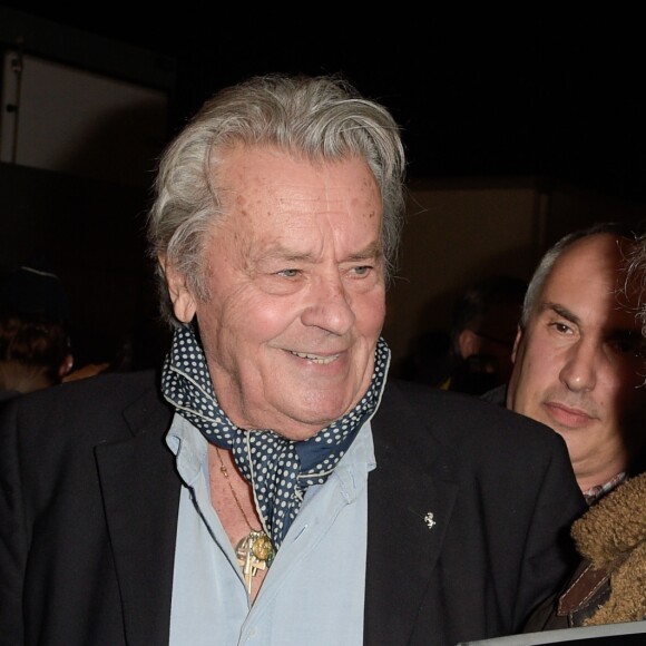 Alain Delon et Jean-Paul Belmondo - Jean-Paul Belmondo et Alain Delon, parrains de la grande roue de la Concorde, arrivent pour son inauguration, à Paris, France, le 17 novembre 2017. © Coadic Guirec/Bestimage