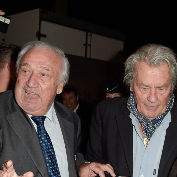 Marcel Campion, Alain Delon et Jean-Paul Belmondo - Jean-Paul Belmondo et Alain Delon, parrains de la grande roue de la Concorde, arrivent pour son inauguration, à Paris, France, le 17 novembre 2017. © Coadic Guirec/Bestimage