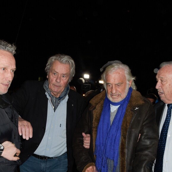 Marcel Campion, Alain Delon et Jean-Paul Belmondo - Jean-Paul Belmondo et Alain Delon, parrains de la grande roue de la Concorde, arrivent pour son inauguration, à Paris, France, le 17 novembre 2017. © Coadic Guirec/Bestimage