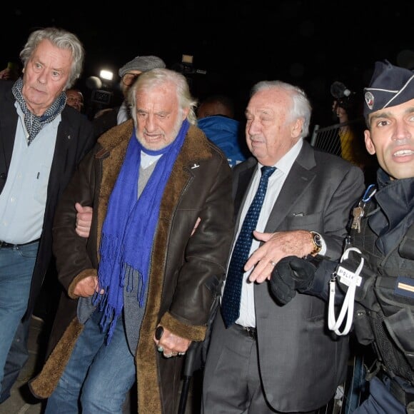 Marcel Campion, Alain Delon et Jean-Paul Belmondo - Jean-Paul Belmondo et Alain Delon, parrains de la grande roue de la Concorde, arrivent pour son inauguration, à Paris, France, le 17 novembre 2017. © Coadic Guirec/Bestimage