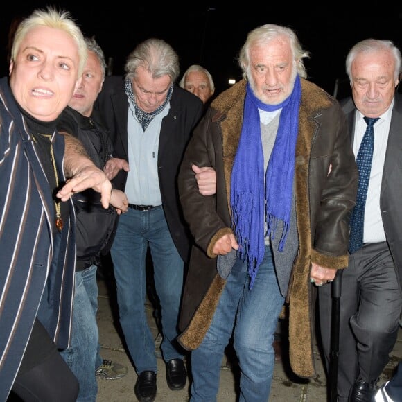 Marcel Campion, Alain Delon et Jean-Paul Belmondo - Jean-Paul Belmondo et Alain Delon, parrains de la grande roue de la Concorde, arrivent pour son inauguration, à Paris, France, le 17 novembre 2017. © Coadic Guirec/Bestimage