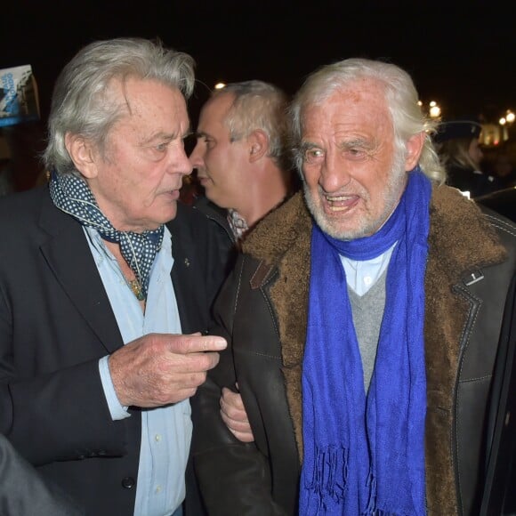 Alain Delon et Jean-Paul Belmondo - Jean-Paul Belmondo et Alain Delon, parrains de la grande roue de la Concorde, arrivent pour son inauguration, à Paris, France, le 17 novembre 2017. © Coadic Guirec/Bestimage