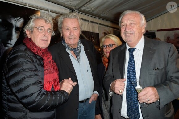 Semi-exclusif - Michel Boujenah, Alain Delon, Véronique de Villèle et Marcel Campion - Célébrités lors de l'inauguration de la grande roue de Paris, France, le 17 novembre 2017. © Coadic Guirec/Bestimage