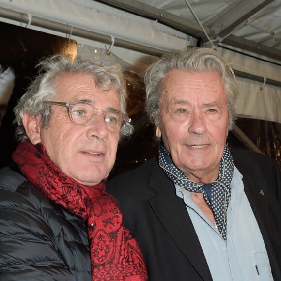 Semi-exclusif - Michel Boujenah, Alain Delon, Véronique de Villèle et Marcel Campion - Célébrités lors de l'inauguration de la grande roue de Paris, France, le 17 novembre 2017. © Coadic Guirec/Bestimage