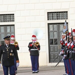 Le prince Albert II de Monaco - La famille princière de Monaco dans la cour du Palais Princier lors de la fête nationale monégasque, à Monaco, le 19 novembre 2017. ©© Jean-Charles Vinaj/Pool restreint Monaco/Bestimage