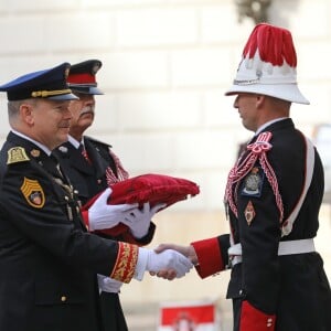 Le prince Albert II de Monaco - La famille princière de Monaco dans la cour du Palais Princier lors de la fête nationale monégasque, à Monaco, le 19 novembre 2017. ©© Jean-Charles Vinaj/Pool restreint Monaco/Bestimage