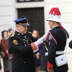 Le prince Albert II de Monaco - La famille princière de Monaco dans la cour du Palais Princier lors de la fête nationale monégasque, à Monaco, le 19 novembre 2017. ©© Jean-Charles Vinaj/Pool restreint Monaco/Bestimage