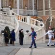 La princesse Stéphanie de Monaco, la princesse Charlène de Monaco, le prince Albert II de Monaco et la princesse Caroline de Hanovre - La famille princière de Monaco dans la cour du Palais Princier lors de la fête nationale monégasque, à Monaco, le 19 novembre 2017. ©© Jean-Charles Vinaj/Pool restreint Monaco/Bestimage