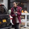 Malia Obama se promène et tente de se cacher des photographes à New York, le 8 février 2017. © CPA/Bestimage