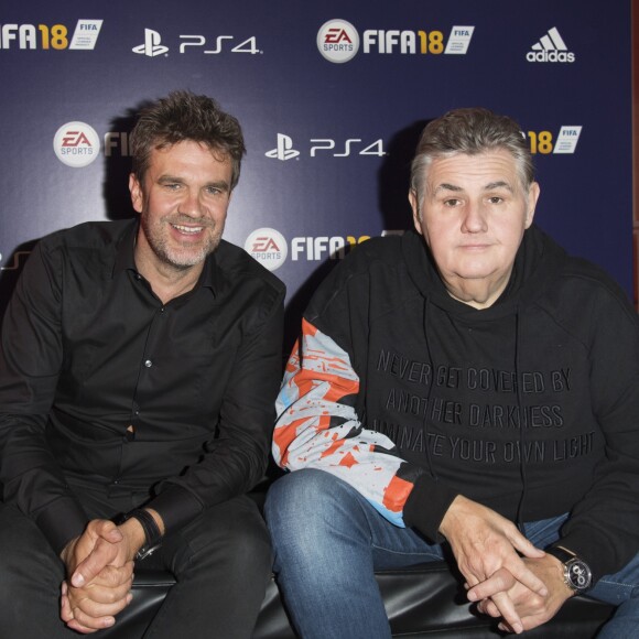 Hervé Mathoux et Pierre Ménès - Lancement du jeu vidéo de football FIFA 18 (FIFA 2018) à l'établissement public de coopération culturelle parisien "CentQuatre" à Paris, le 25 septembre 2017. © Pierre Perusseau/Bestimage