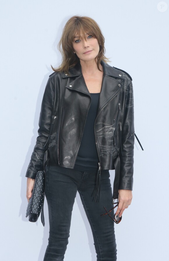 Semi-exclusif - Carla Bruni-Sarkozy - People au photocall du défilé de mode Valentino collection prêt-à-porter Printemps/Eté 2018 lors de la fashion week à Paris le 1er octobre 2017.