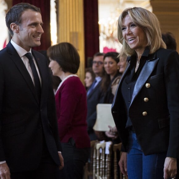 Le président Emmanuel Macron, sa femme la Première Dame Brigitte Macron (Trogneux) et le premier ministre Edouard Philippe reçoivent des personnalités à l'Elysée à l'occasion de la Journée internationale pour l'élimination des violences faites aux femmes à Paris le 25 novembre 2017. © Zihnioglu Kamil / Pool / Bestimage