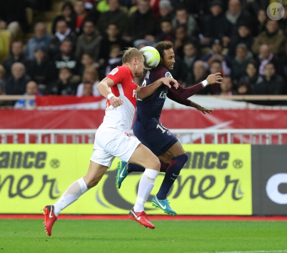 Kamil Glik et Neymar Jr. - Match AS Monaco - PSG au Stade Louis II. Monaco, le 26 novembre 2017.