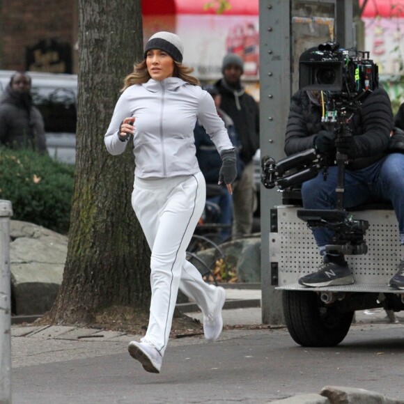 Jennifer Lopez sur le tournage du film 'Second Act' à New York. L'actrice filme une scène de footing, le 7 novembre 2017.