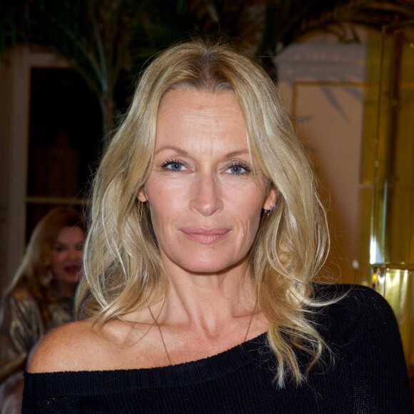 Semi-exclusif - Estelle Lefébure - Dîner de gala du 71ème anniversaire des amis de CARE, organisé par l'ONG CARE France et DIOR, à l'hôtel The Peninsula Paris à Paris, France, le 9 octobre 2017. Partenaires depuis quinze ans, DIOR et CARE ont célébré les 71 ans de l’association accompagnés par de nombreux amis et célébrités. Ce rendez-vous parisien permet de collecter des dons pour soutenir les programmes de lutte contre la pauvreté et de défense des droits des victimes de catastrophes naturelles et de conflits.© Julio Piatti/Bestimage