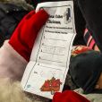  Le prince William, visitant le marché de Noël d'Helsinki le 30 novembre 2017, a pu remettre au Père Noël la lettre de son fils le prince George de Cambridge. Le jeune prince a listé un seul cadeau et assure qu'il a été sage. 