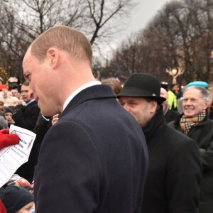 Le prince William, visitant le marché de Noël d'Helsinki le 30 novembre 2017, a pu remettre au Père Noël la lettre de son fils le prince George de Cambridge.