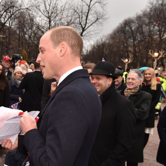 Le prince William, visitant le marché de Noël d'Helsinki le 30 novembre 2017, a pu remettre au Père Noël la lettre de son fils le prince George de Cambridge.