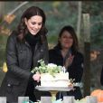  Kate Middleton, enceinte, en visite à l'école Robin Hood à Londres le 29 novembre 2017 pour les dix ans de la campagne de la Royal Horticultural Society en faveur du jardinage. 