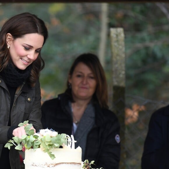 Kate Middleton, enceinte, en visite à l'école Robin Hood à Londres le 29 novembre 2017 pour les dix ans de la campagne de la Royal Horticultural Society en faveur du jardinage.