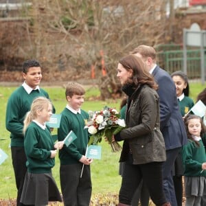 Kate Middleton, enceinte, en visite à l'école Robin Hood à Londres le 29 novembre 2017 pour les dix ans de la campagne de la Royal Horticultural Society en faveur du jardinage.