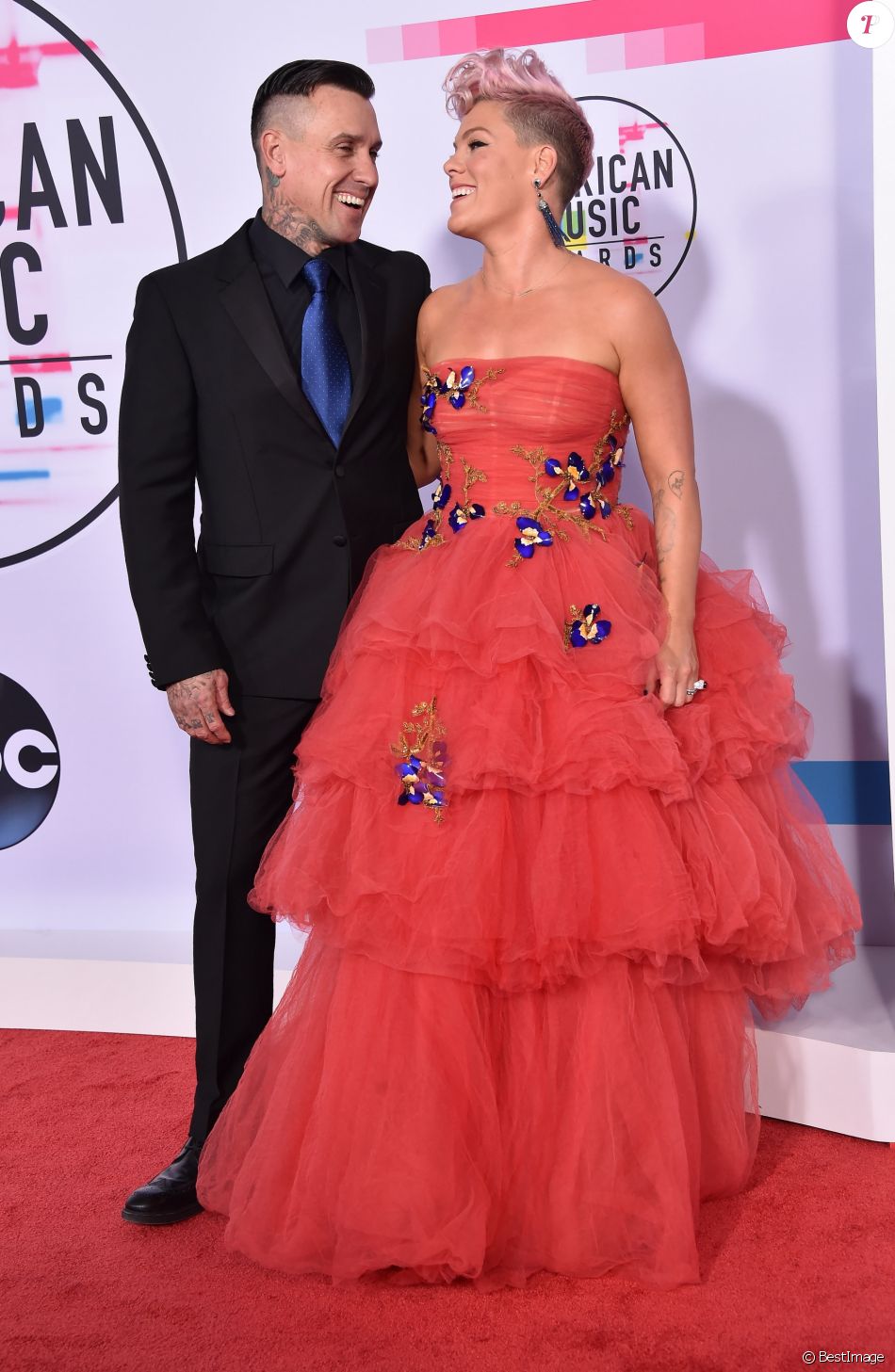 Carey Hart et son épouse Pink à Los Angeles, le 19 novembre 2017.