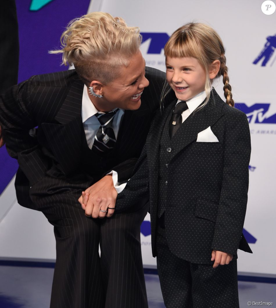 pink et sa fille willow sage hart inglewood le 27 ao t pink et sa fille willow sage hart inglewood le 27 ao t