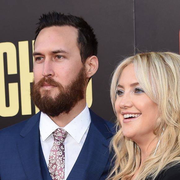 Kate Hudson et son compagnon Danny Fujikawa à la première de "Snatched" au Village Theatre à Los Angeles, le 10 mai 2017.