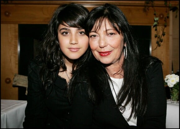 Marie Berry et sa fille Sarah à Paris le 21 mars 2006.