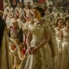 La robe de couronnement d'Elisabeth II dans The Crown une série originale Netflix