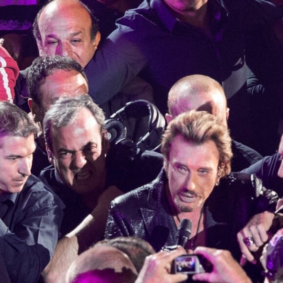 Exclusif - Entree de Johnny Hallyday dans la foule lors de son premier concert au POPB de Bercy a Paris. Le 14 juin 2013