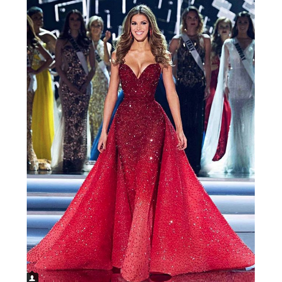 Iris Mittenaere, la belle Miss Univers 2017, se dévoile sensuelle sur sa page Instagram. En 2017 elle s'est métamorphosée.