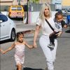 Kim Kardashian et ses enfants North et Saint West à Los Angeles, le 21 septembre 2017.