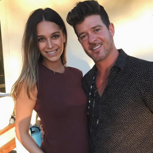 Robin Thicke et April Love Geary sur une photo publiée sur Instagram en novembre 2017