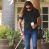 Exclusif - Caitlyn Jenner avec son chien au Starbucks à Malibu. Le 30 août 2017