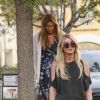 Exclusif - Caitlyn Jenner et son amie Sophia Hutchins quittent la bijouterie 'Polacheck' à Calabasas en Californie, le 18 novembre 2017.