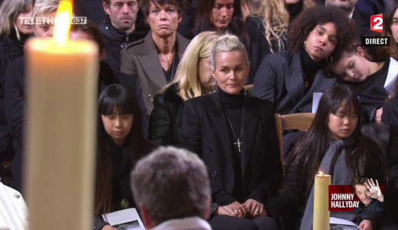Laeticia Hallyday entourée de ses fils Jade et Joy aux obsèques de Johnny Hallyday à Paris. Le 9 décembre 2017.