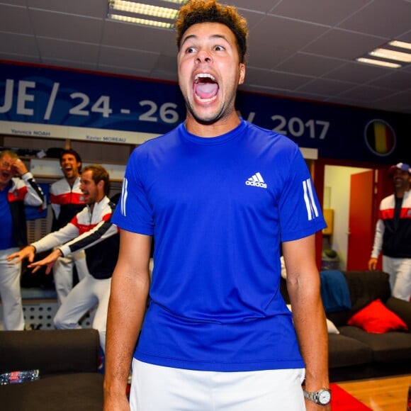 Lucas Pouille, Jean-Jacques Poupon, Jérémy Chardy, Richard Gasquet, Cédric Pioline et Jo-Wilfried Tsonga - L'équipe de France de tennis célèbre sa victoire contre l'équipe de tennis Belgique dans les vestiaires après la Finale de la coupe Davis au Stade Pierre Mauroy à Villeneuve d'Ascq, France, le 26 novembre 2017. La France remporte sa 10ème coupe Davis de son histoire. © Corinne Dubreuil/FFT/Bestimage