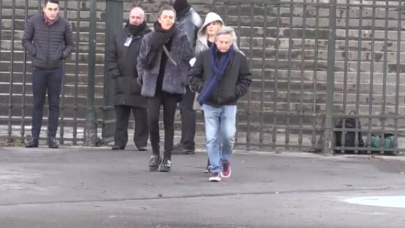 Roman Polanski et sa femme Emmanuelle Seigner, accompagnés de leur fille Morgane, se sont vus refuser l'accès à la Madeleine par les vigiles, lors des obsèques de Johnny Hallyday le 9 décembre 2017.