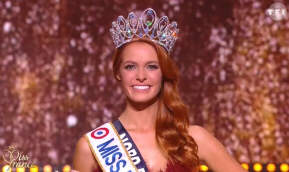 Miss Nord-Pas-De-Calais : Maëva Coucke gagnante - Concours Miss France 2018. Sur TF1, le 16 décembre 2017.