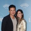 Mario Lopez et Courtney Laine Mazza assistent à l'avant-première du spectacle "Luzia" du Cirque du Soleil au Dodger Stadium. Los Angeles, le 12 décembre 2017.