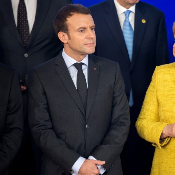 Le président Emmanuel Macron et la chancelière d'Allemagne Angela Merkel lors de la photo de famille des chefs d'état et de gouvernement de l'Union Européenne à Bruxelles le 14 décembre 2017.