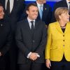 Le président Emmanuel Macron et la chancelière d'Allemagne Angela Merkel lors de la photo de famille des chefs d'état et de gouvernement de l'Union Européenne à Bruxelles le 14 décembre 2017.