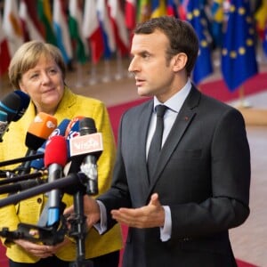 Le président Emmanuel Macron et la chancelière d'Allemagne Angela Merkel lors de la photo de famille des chefs d'état et de gouvernement de l'Union Européenne à Bruxelles le 14 décembre 2017.